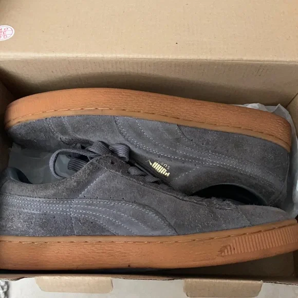 Suede pumas! - Picture 3 of 4
